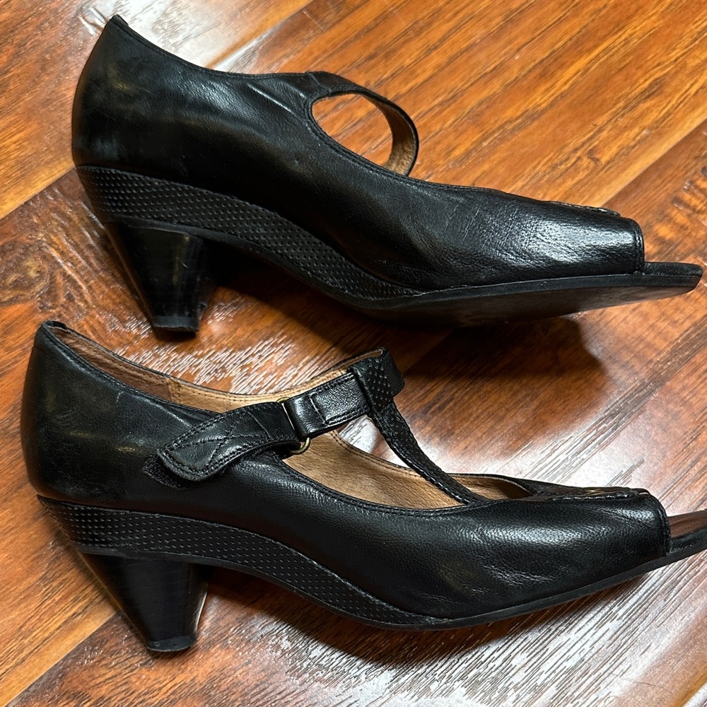 Miz Mooz Black Open-Toe Heels Size 7.5 - Picture 2 of 9